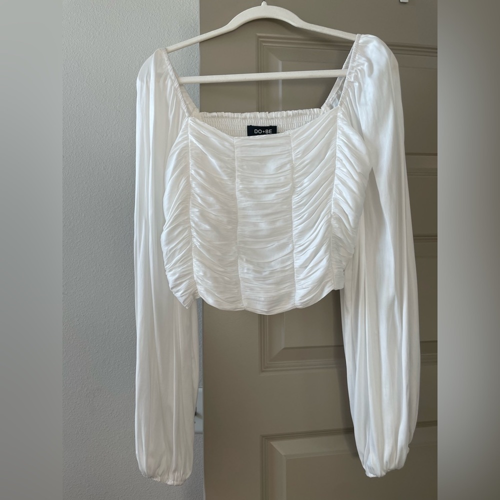 DO+BE White long puff sleeve, with smocked back.